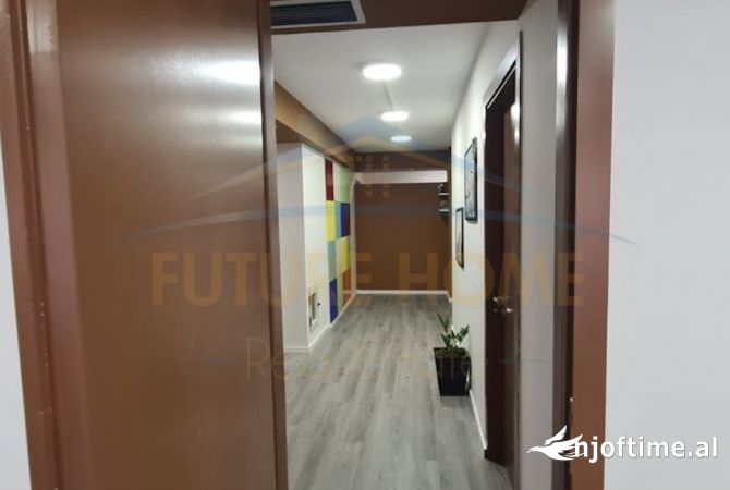 Ambient biznesi me qera 3+1 ne Tirane - 3,500 Euro